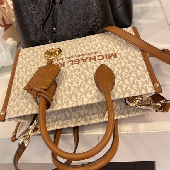 Michael Kors Mirella Small Shopper Top Zip Crossbody Bag Vanilla Logo MK - Picture 7 of 16